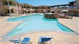 foto bazen hotela Mimose Beach Village v Badesi na talianskom ostrove Sardinia