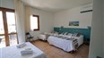 foto izba hotela Mimose Beach Village v Badesi na talianskom ostrove Sardinia